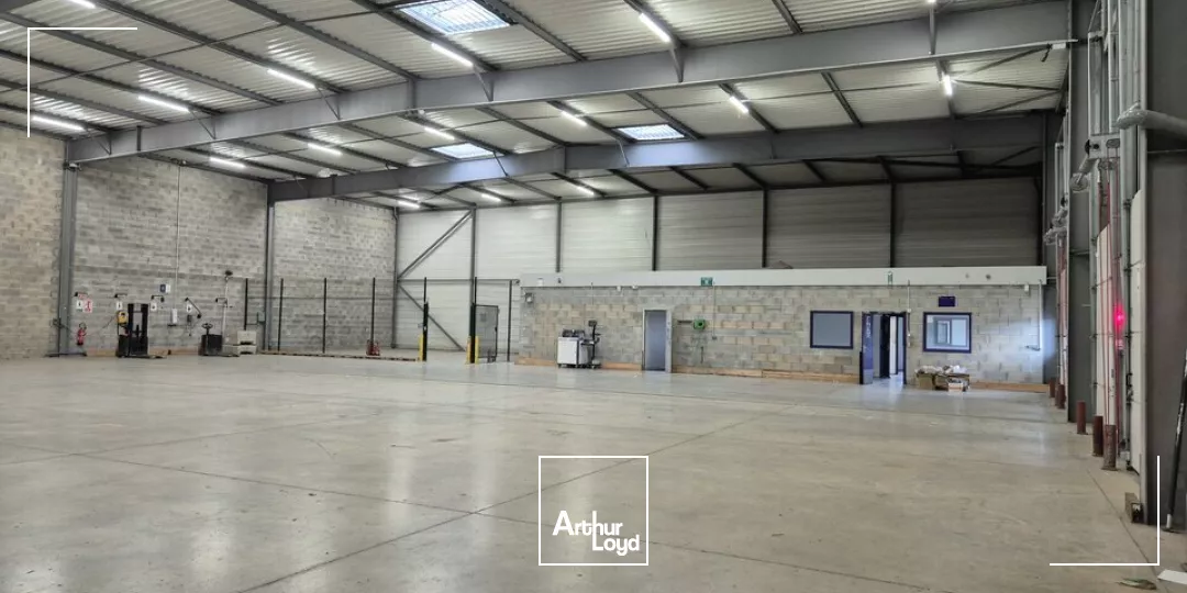 ZI LONGVIC - ENTREPÔT A LOUER - 1589 m²