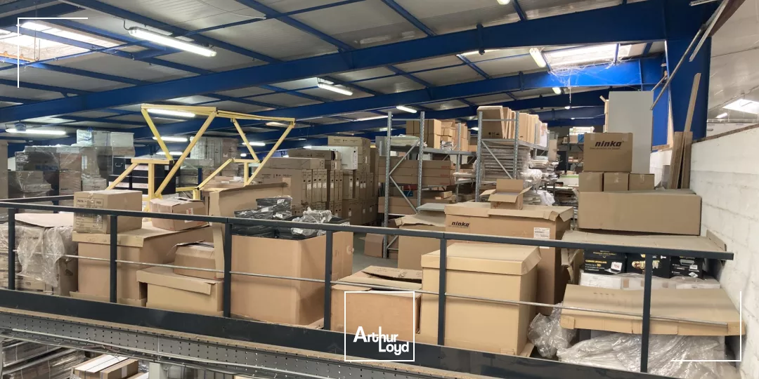 Entrepôt sur un axe stratégique à louer à Artigues-Près-Bordeaux