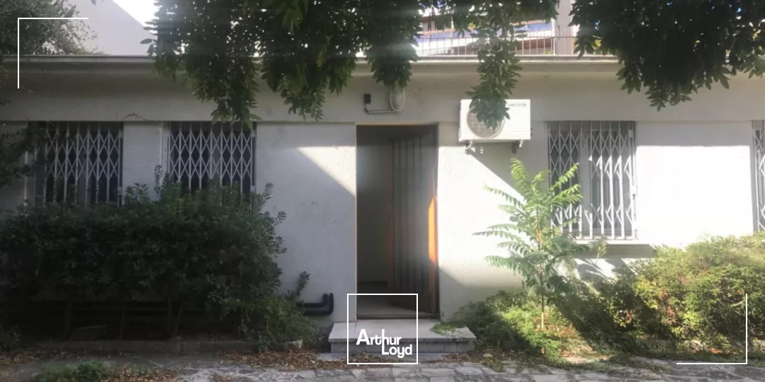 PRODUIT RARE - A vendre ou à louer - Hôtel particulier à usage de bureaux avec dépendances et jardin - Rond-Point du Prado - 13008 Marseille