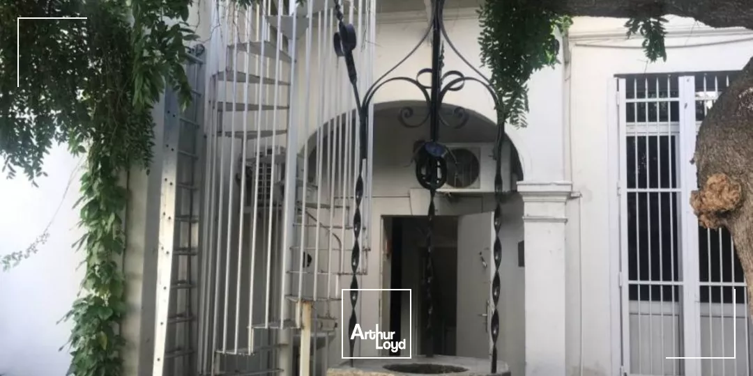 PRODUIT RARE - A vendre ou à louer - Hôtel particulier à usage de bureaux avec dépendances et jardin - Rond-Point du Prado - 13008 Marseille