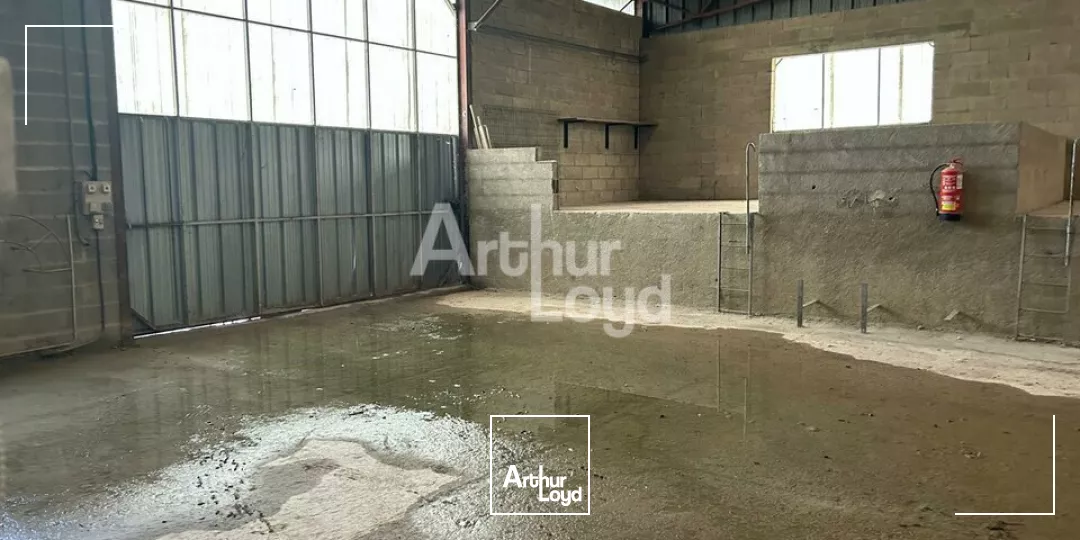 NOYERS SUR CHER - VENTE HANGARS DE 640 ET 945 M²