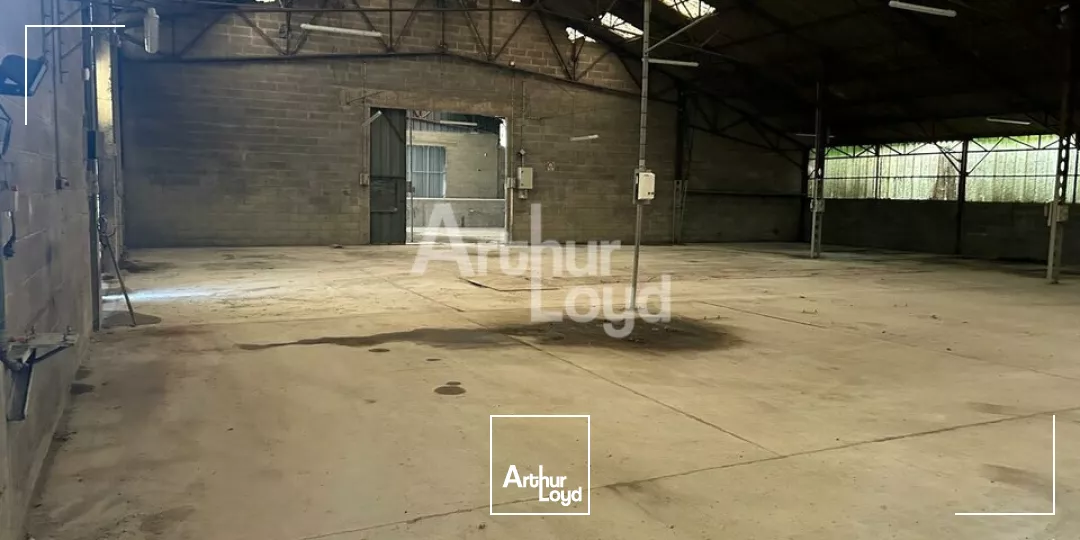 NOYERS SUR CHER - VENTE HANGARS DE 640 ET 945 M²