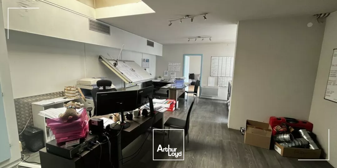 LOCAL D'ACTIVITE - ENTREPOT à LOUER de 820 m²