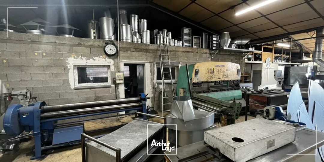LOCAL D'ACTIVITE - ENTREPOT à LOUER de 820 m²