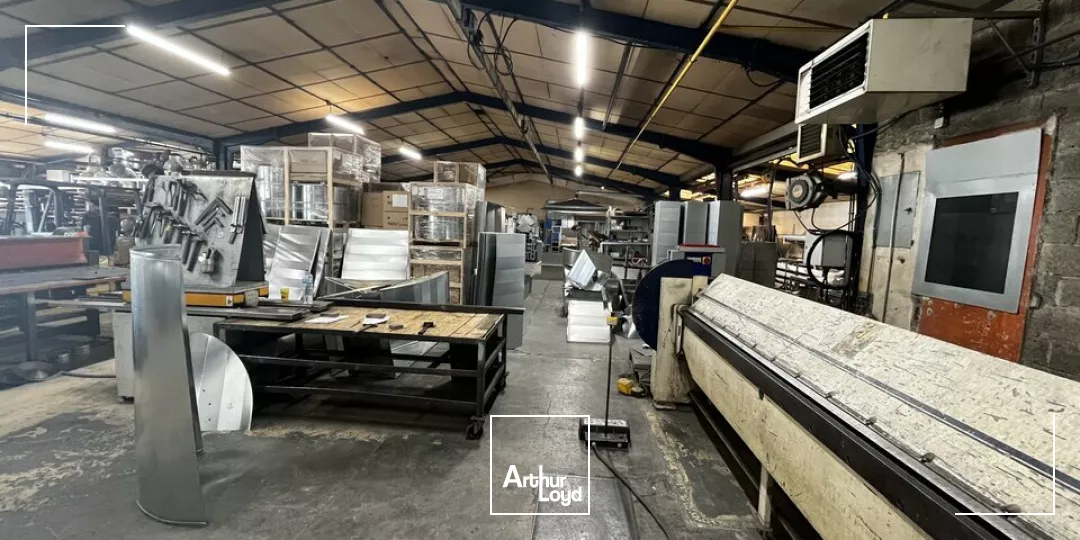 LOCAL D'ACTIVITE - ENTREPOT à LOUER de 820 m²