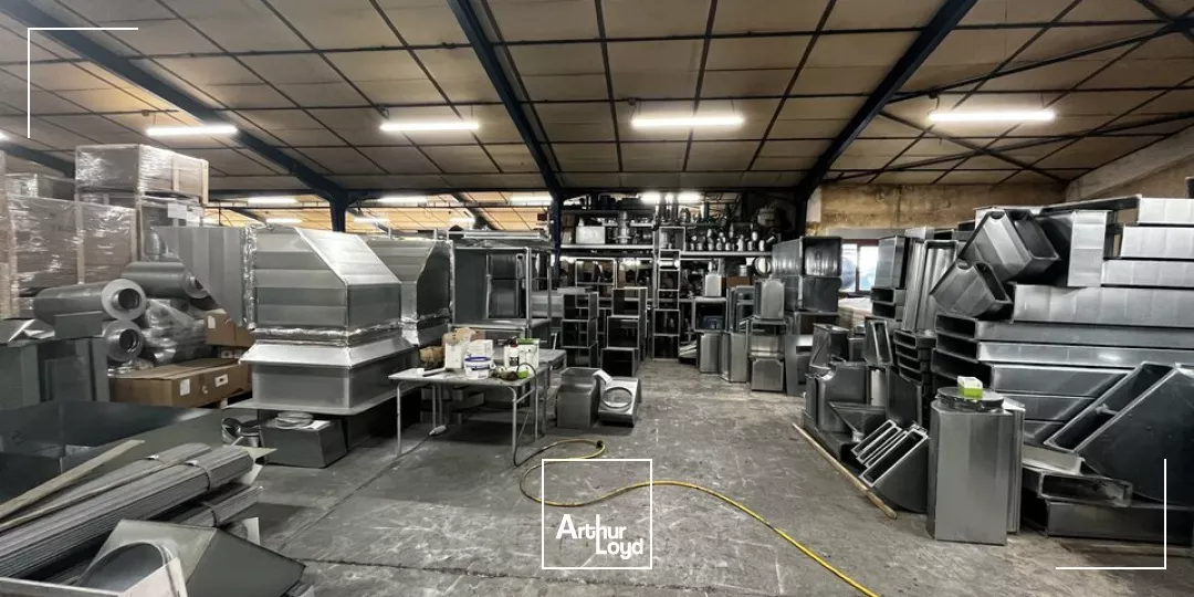 LOCAL D'ACTIVITE - ENTREPOT à LOUER de 820 m²