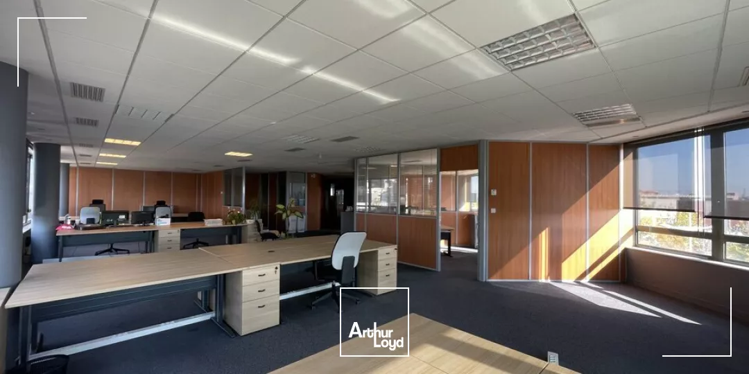 À LOUER - LE HAVRE CENTRE - 643 m² - PARKINGS PRIVATIFS