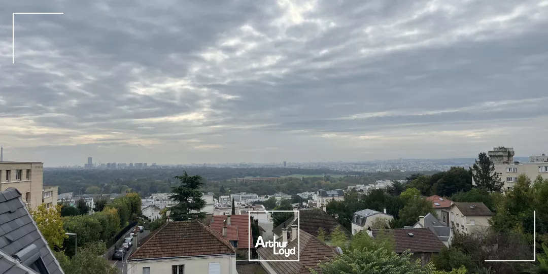 Immeuble indépendant avec terrasse en dernier étage, à louer au coeur de Suresnes
