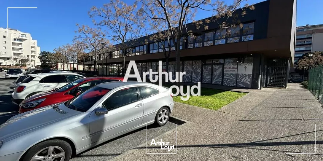 Location local commercial 162 m² - Fréjus centre ville