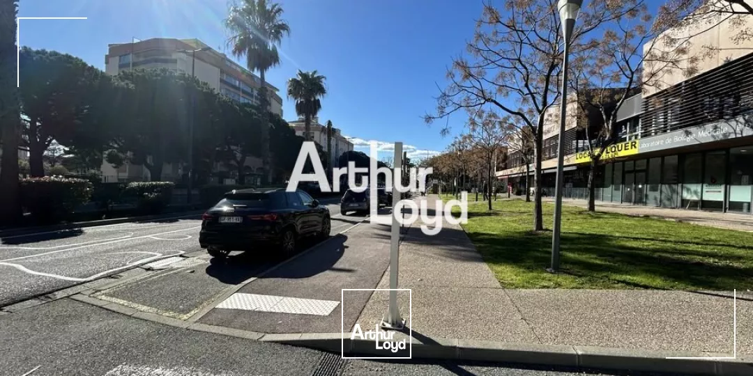 Location local commercial 162 m² - Fréjus centre ville