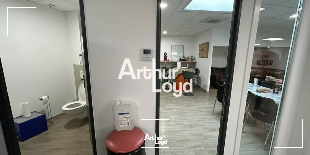 Location commerce et bureaux 460 m² - Roquebrune sur Argens