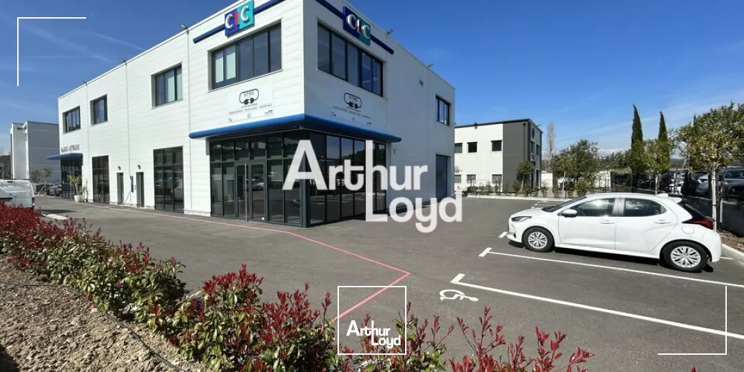Location de bureaux de 103 m² environ en R+1 - Fréjus