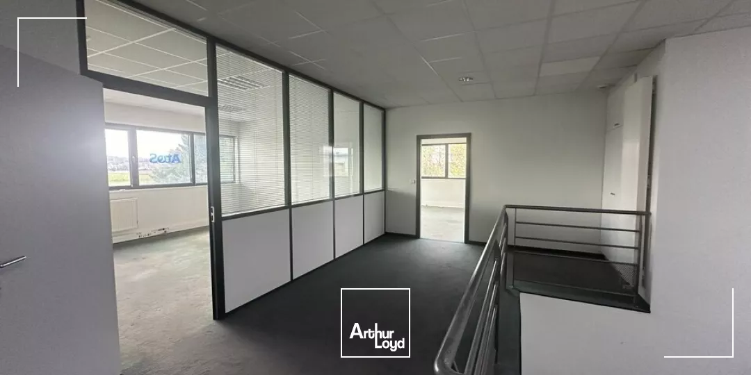 BUREAUX à LOUER de 3592 m²