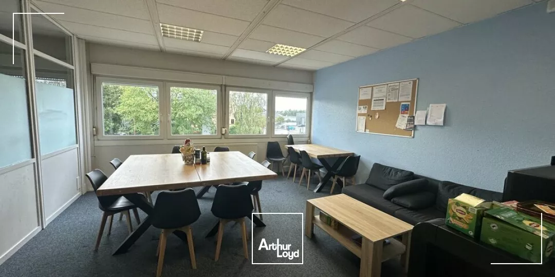 BUREAUX à LOUER de 695.8 m²