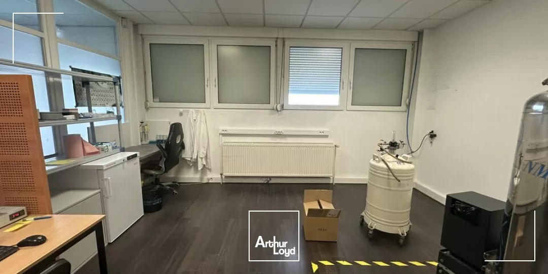 BUREAUX à LOUER de 695.8 m²