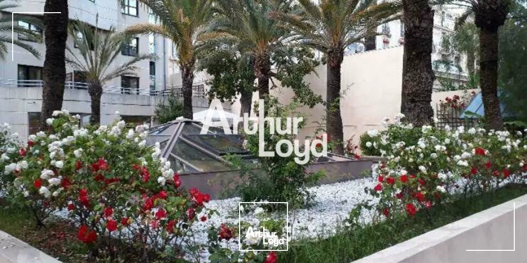 LOCAL PROFESSIONNEL A VENDRE - 437M² - NICE AVEC ACCES PMR ET ERP