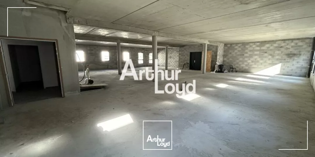 Bureaux bruts à aménager 275 m² dans la zone du Capitou à Fréjus