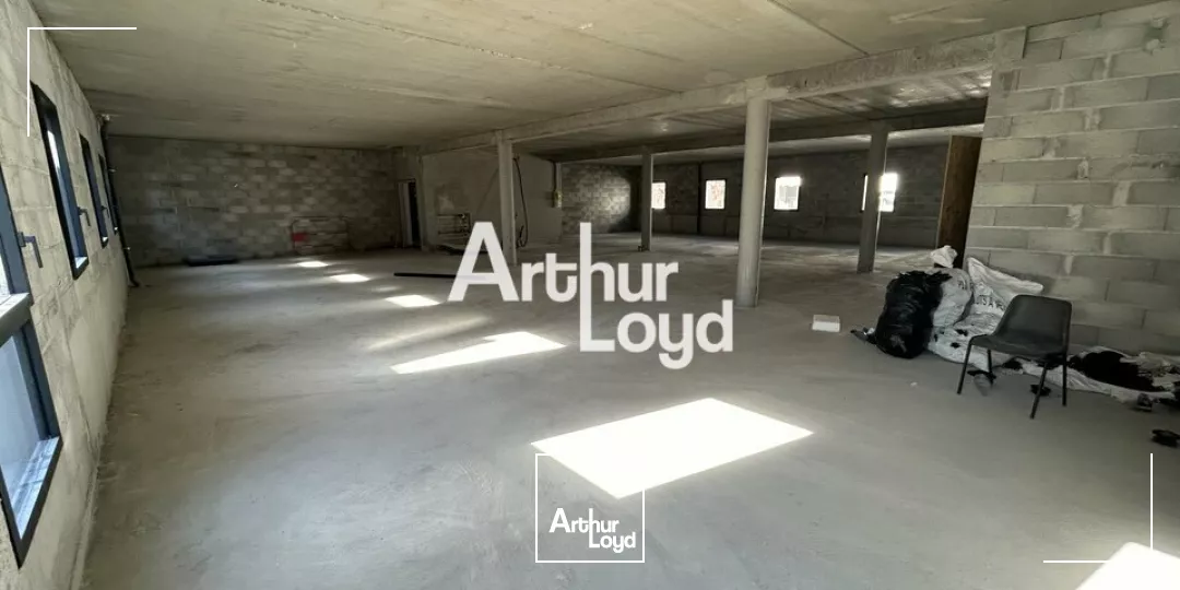 Bureaux bruts à aménager 275 m² dans la zone du Capitou à Fréjus