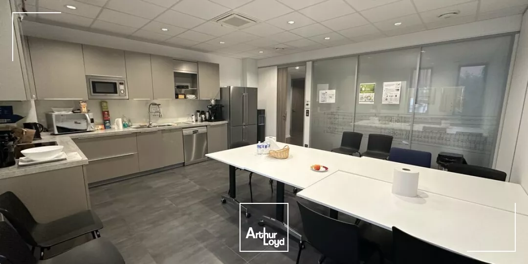 Plateau de bureaux aménagé d'environ 1314 m2 divisible à partir de 610 m2 - SECTEUR GARE TGV REIMS CENTRE