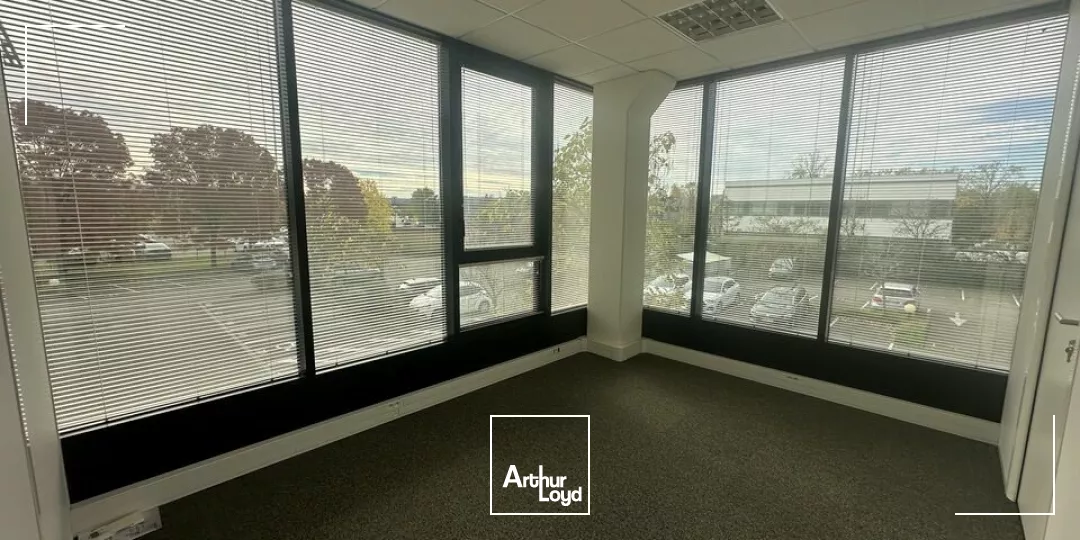 BUREAUX à LOUER de 202.97 m²