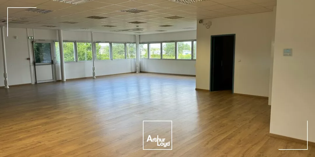 BALLAN MIRE BUREAUX A LOUER 440 M² PARKINGS