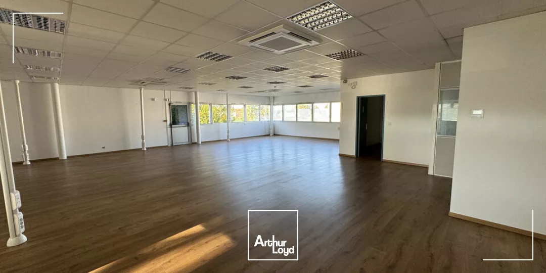 BALLAN MIRE BUREAUX A LOUER 440 M² PARKINGS
