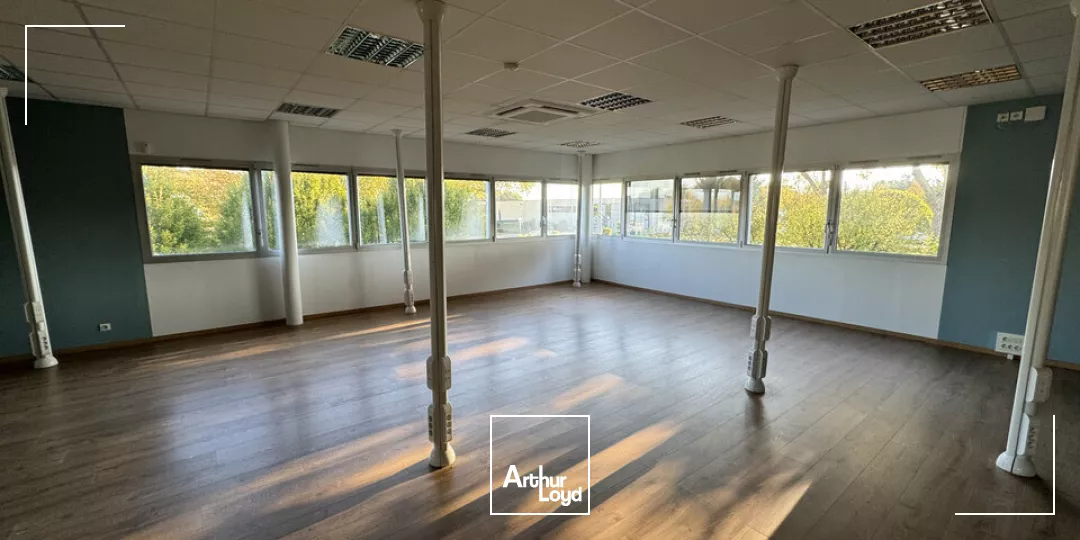 BALLAN MIRE BUREAUX A LOUER 440 M² PARKINGS