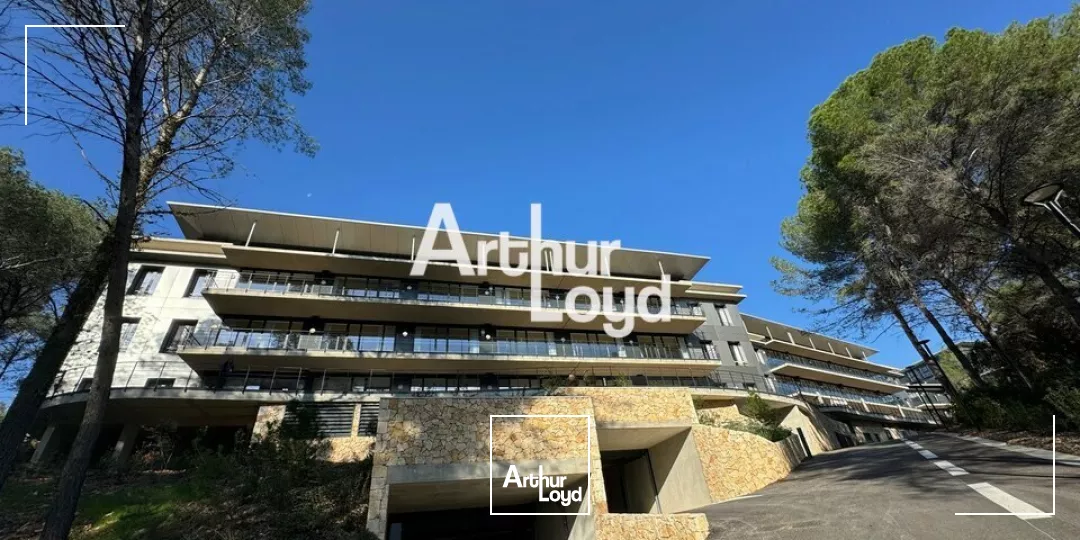 Poste ou plateau à la location sur un bâtiment Prime de Sophia Antipolis