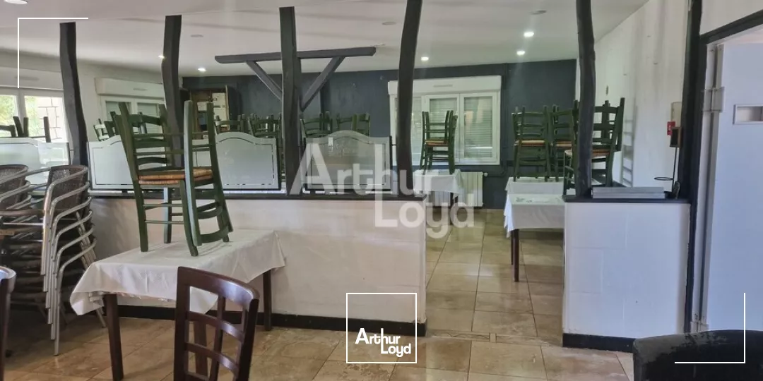 LA VILLE AUX CLERCS - LOCATION LOCAL COMMERCIAL DE 285 M² - AXE PASSANT