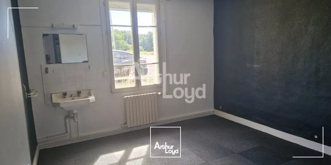 LA VILLE AUX CLERCS - LOCATION LOCAL COMMERCIAL DE 285 M² - AXE PASSANT