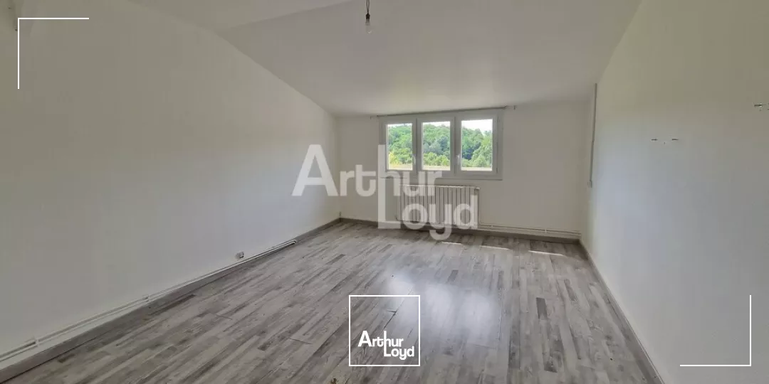 LA VILLE AUX CLERCS - LOCATION LOCAL COMMERCIAL DE 285 M² - AXE PASSANT