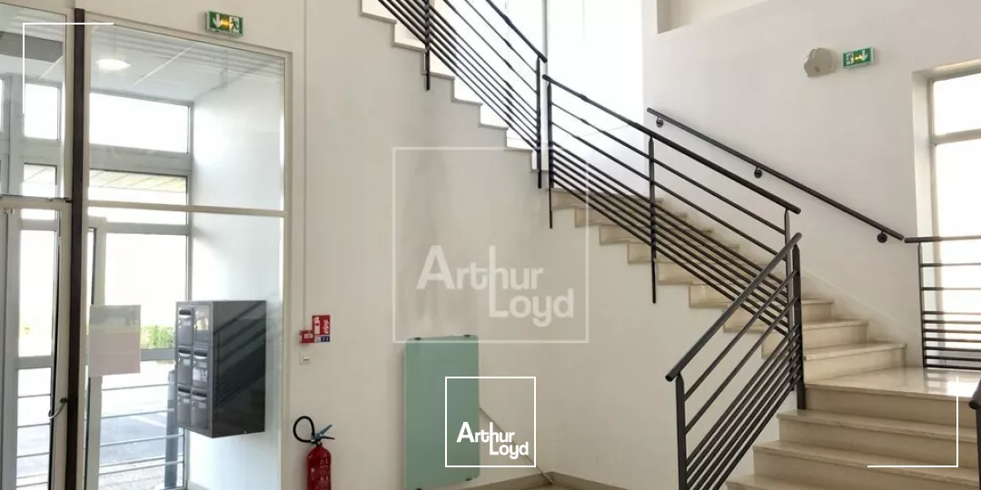 Vente investisseur - petit immeuble de bureaux SÉNART