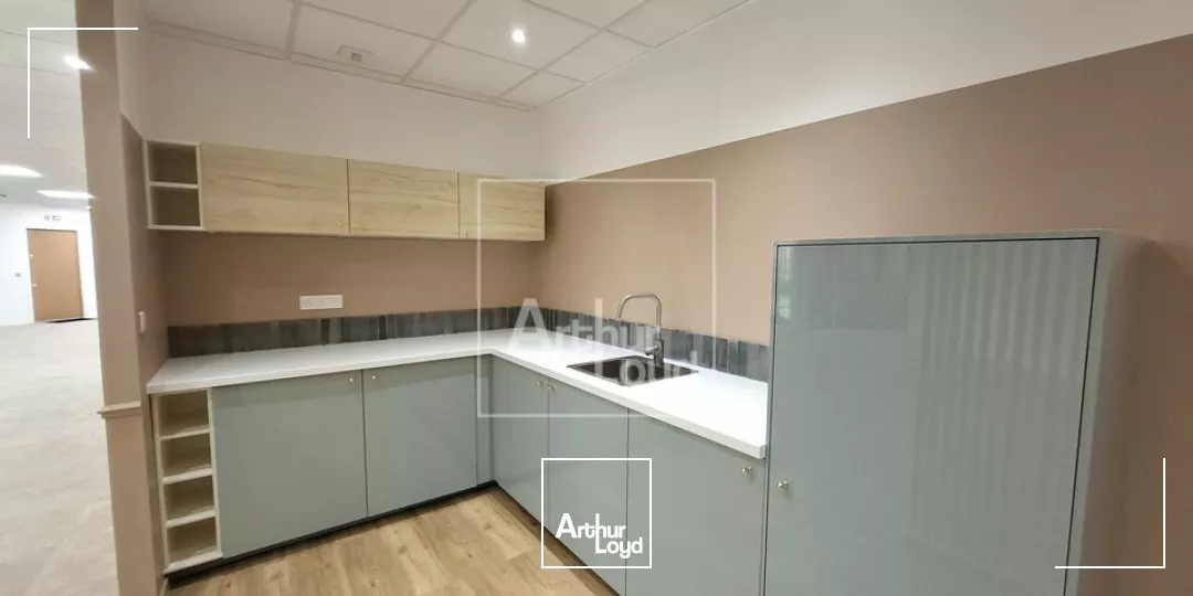 Bureaux entièrement rénovés et proches toutes commodités à louer