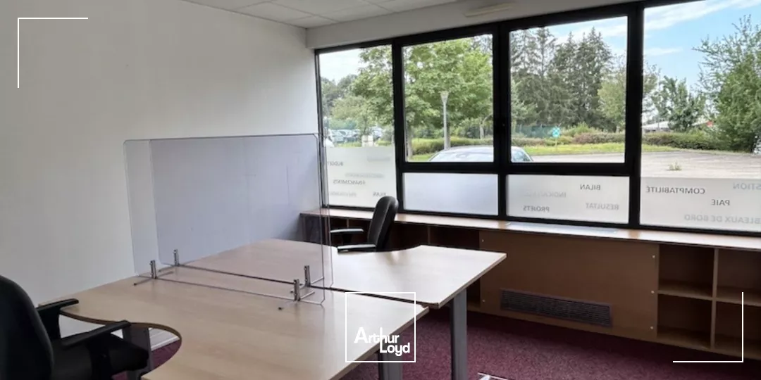 A vendre - Bourg en Bresse - Norelan - Bâtiment indépendant avec parkings