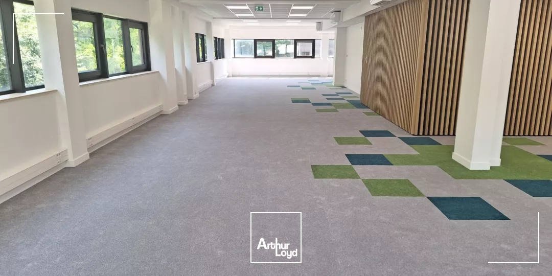 BUREAUX A LOUER SEYSSINS PROCHE DU RONDEAU AVEC PARKING FERME SECURISE