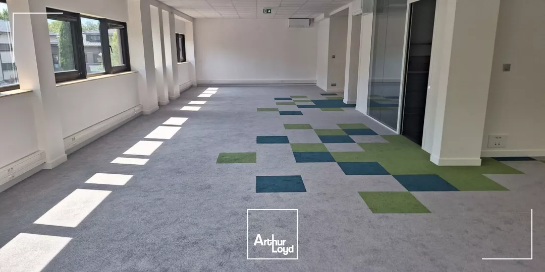 BUREAUX A LOUER SEYSSINS PROCHE DU RONDEAU AVEC PARKING FERME SECURISE