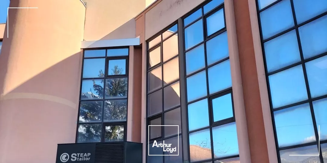 BUREAUX A LOUER SEYSSINS PROCHE DU RONDEAU AVEC PARKING FERME SECURISE