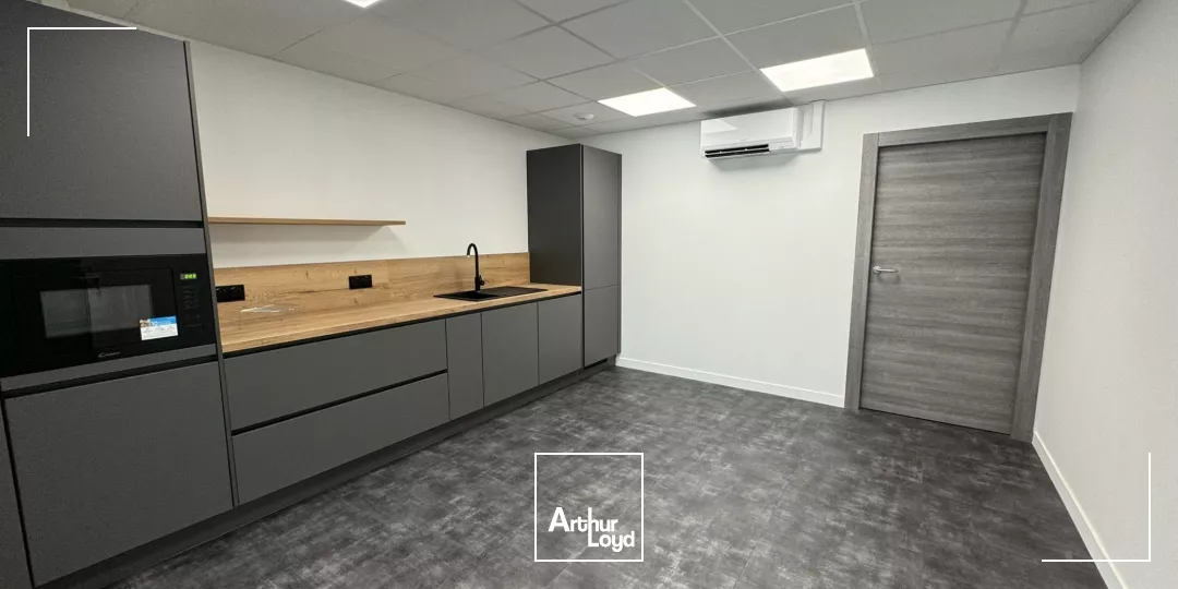 BUREAUX A LOUER SEYSSINS PROCHE DU RONDEAU AVEC PARKING FERME SECURISE