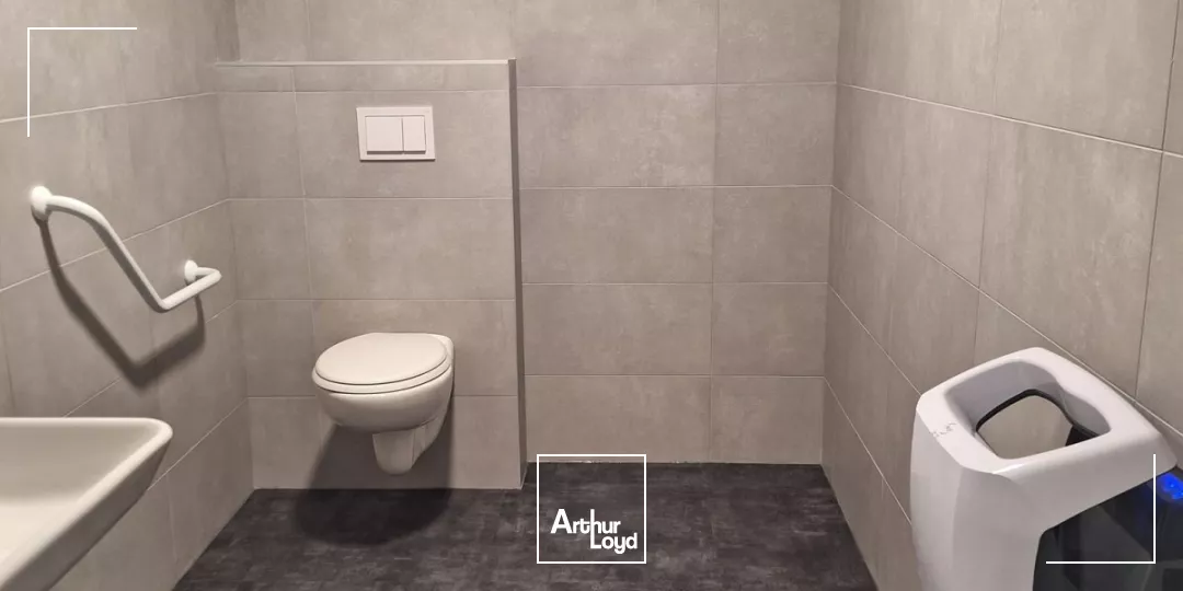 BUREAUX A LOUER SEYSSINS PROCHE DU RONDEAU AVEC PARKING FERME SECURISE