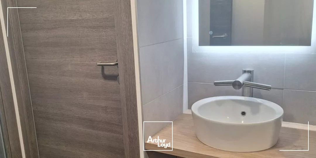 BUREAUX A LOUER SEYSSINS PROCHE DU RONDEAU AVEC PARKING FERME SECURISE