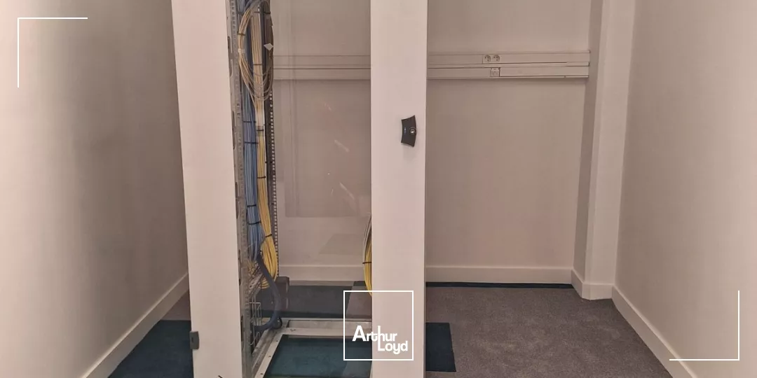 BUREAUX A LOUER SEYSSINS PROCHE DU RONDEAU AVEC PARKING FERME SECURISE