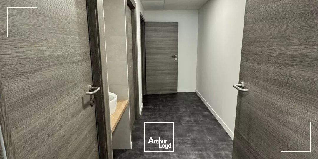 BUREAUX A LOUER SEYSSINS PROCHE DU RONDEAU AVEC PARKING FERME SECURISE