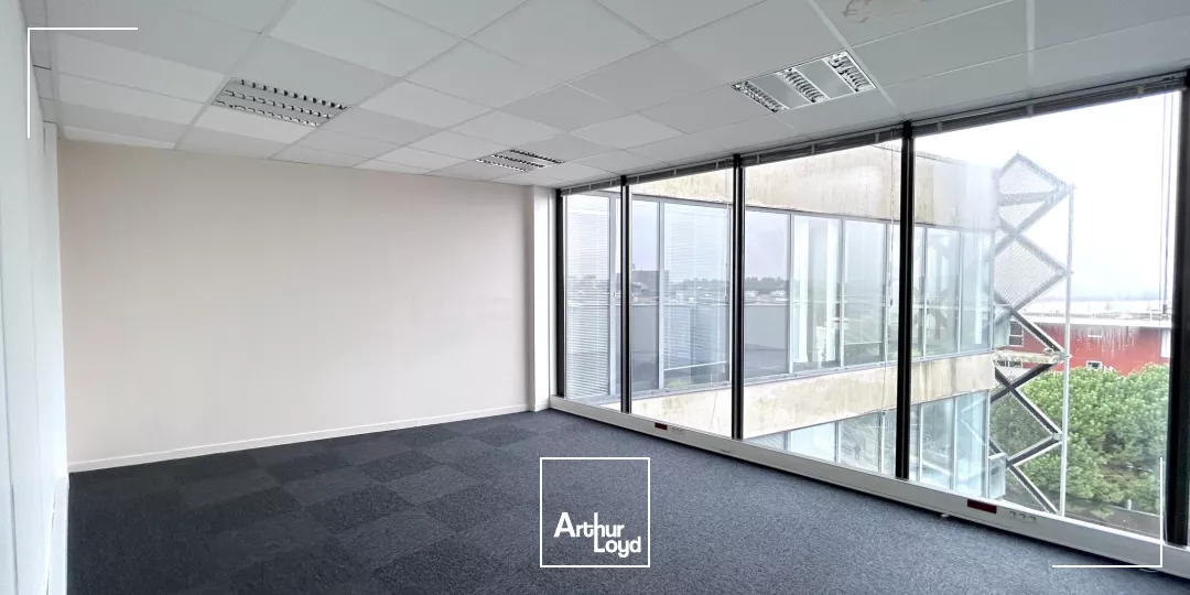Location - Bureaux de 756 m² divisibles à partir de 252 m² - Lormont ZFU