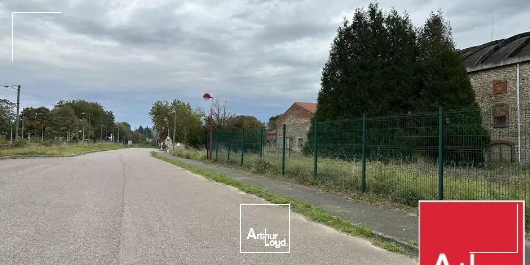 ENTREPOT - ATELIER à VENDRE de 11383 m²