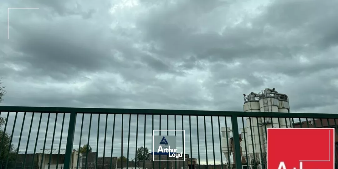 ENTREPOT - ATELIER à VENDRE de 11383 m²