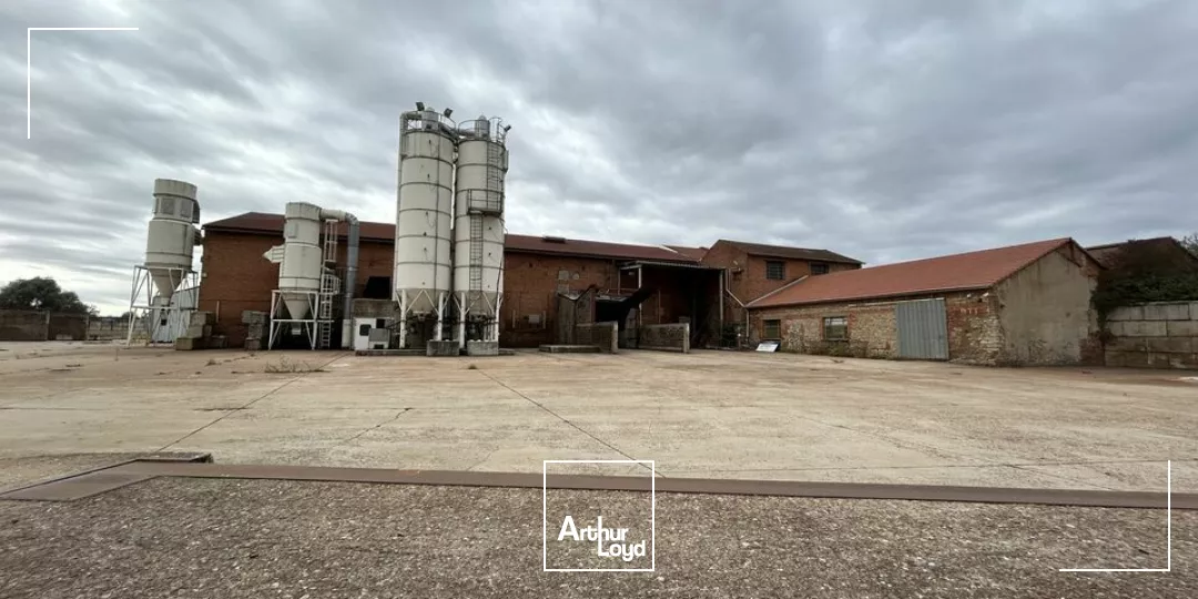 ENTREPOT - ATELIER à VENDRE de 11383 m²
