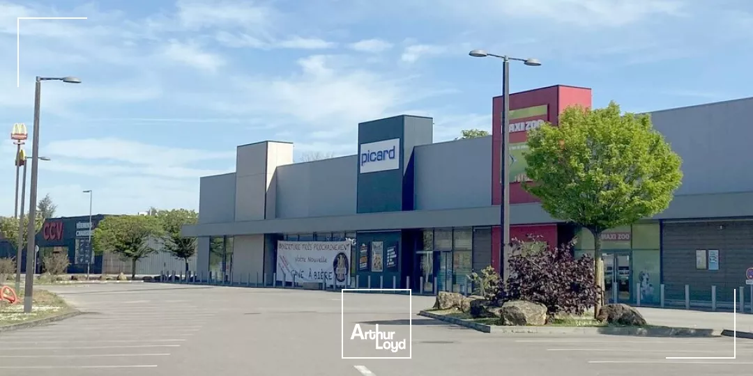 LOCAL COMMERCIAL à LOUER de 575 m²