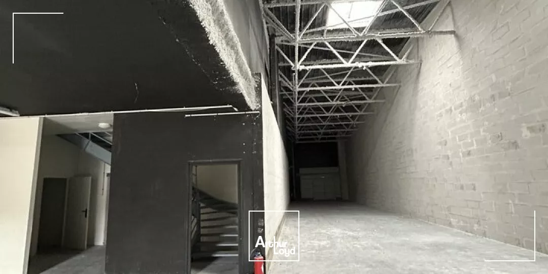 LOCAL COMMERCIAL à LOUER de 575 m²