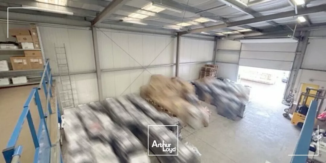 LOCAL D'ACTIVITE - ENTREPOT à LOUER de 645 m²