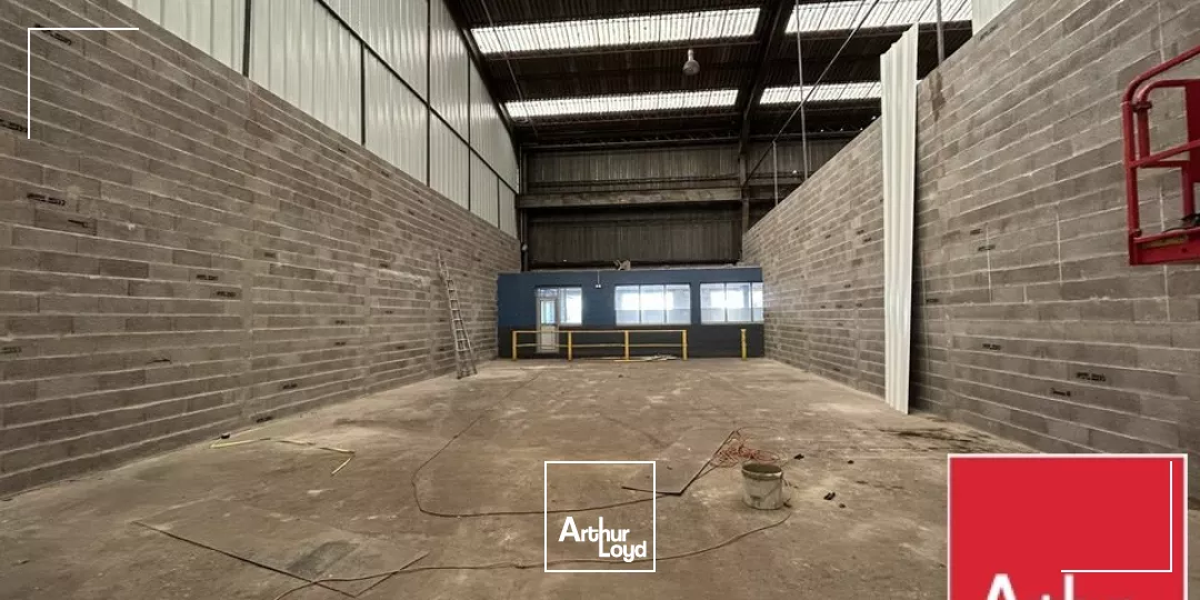 ENTREPOT - ATELIER à LOUER de 472 m²